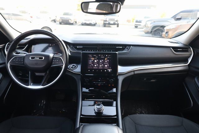 Used 2022 Jeep Grand Cherokee Laredo w/ Luxury Tech Group I image 12