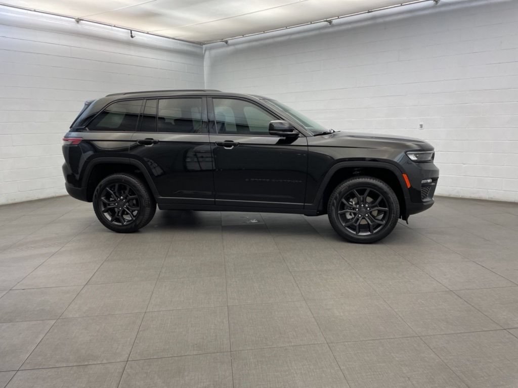 New 2025 Jeep Grand Cherokee Limited AWD/4WD image 2