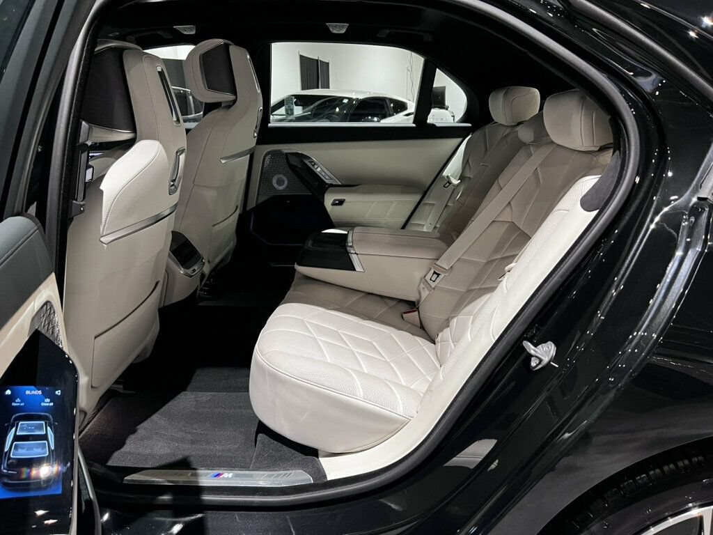 Used 2024 BMW 760i xDrive AWD/4WD image 17