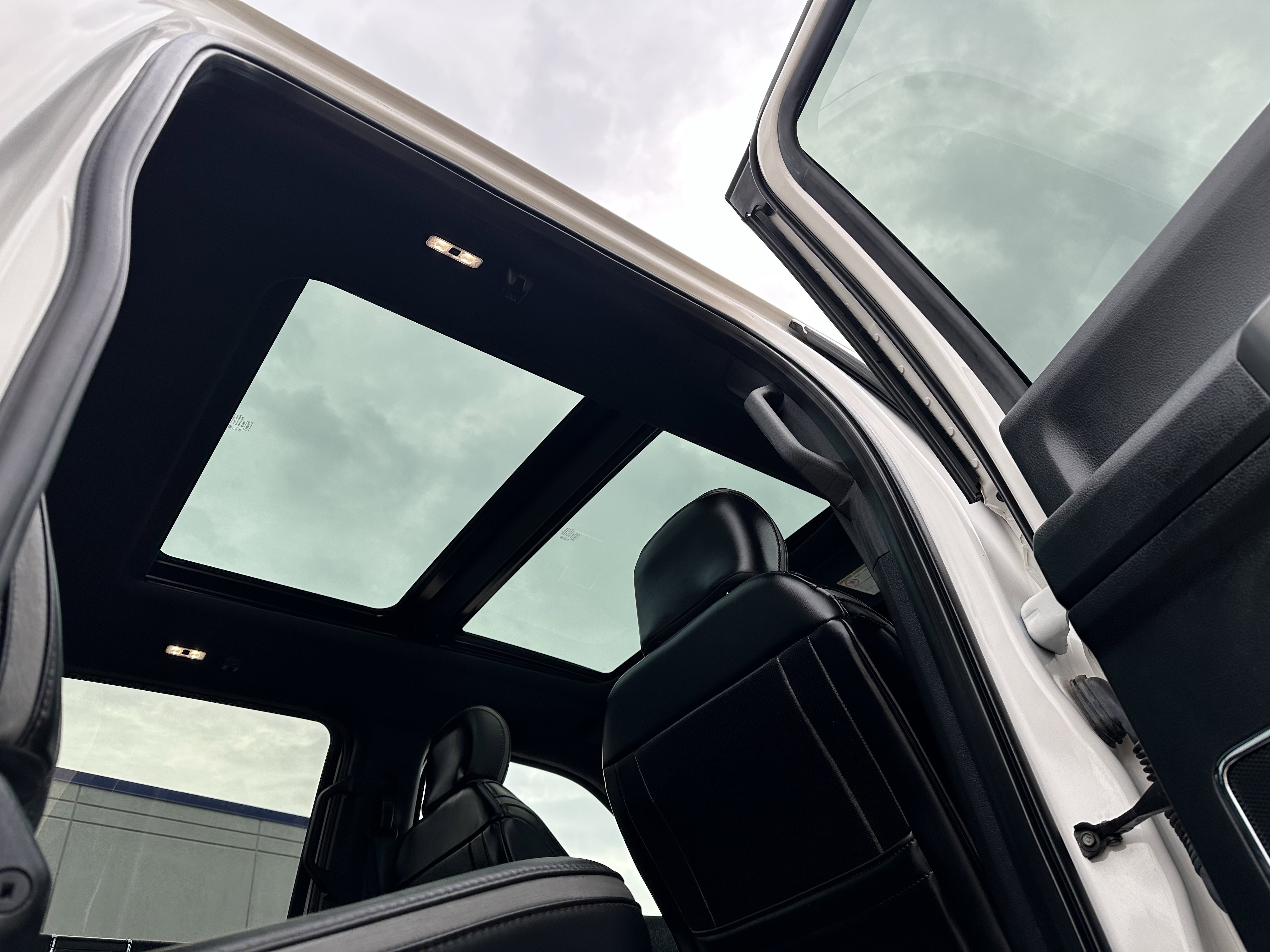Used 2019 Ford F250 Platinum w/ Platinum Ultimate Package AWD/4WD image 7
