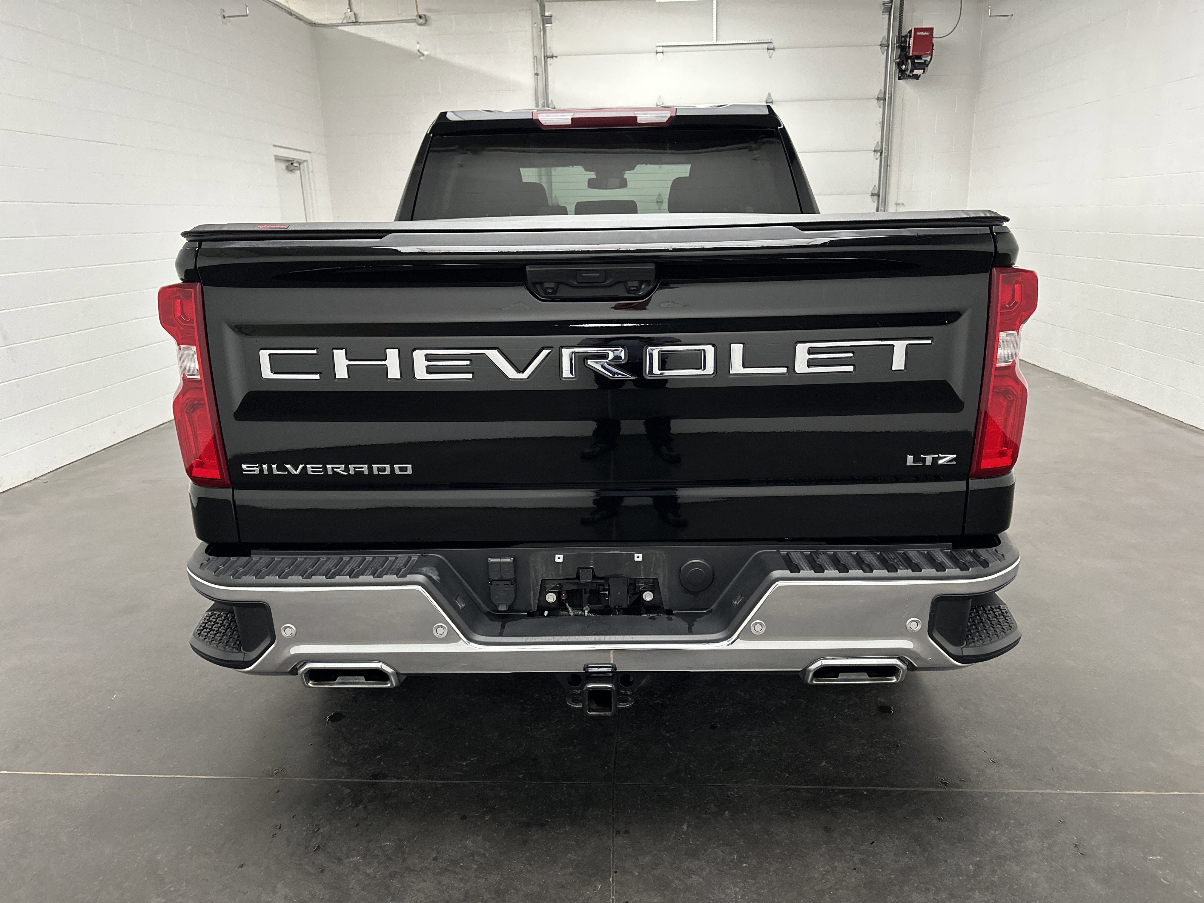 Used 2023 Chevrolet Silverado 1500 LTZ AWD/4WD image 10