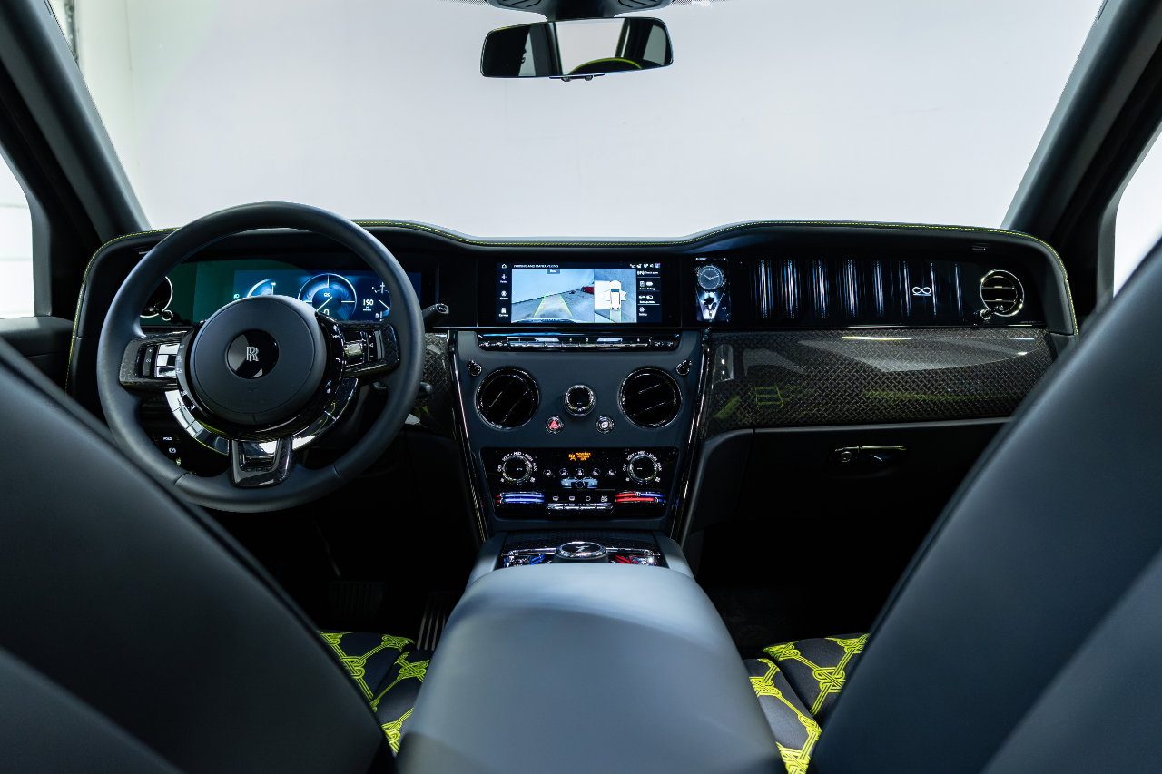 Used 2025 Rolls-Royce Cullinan Black Badge image 24