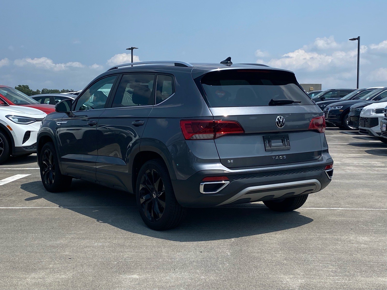 Certified 2023 Volkswagen Taos SE w/ Black Wheel Package FWD image 4