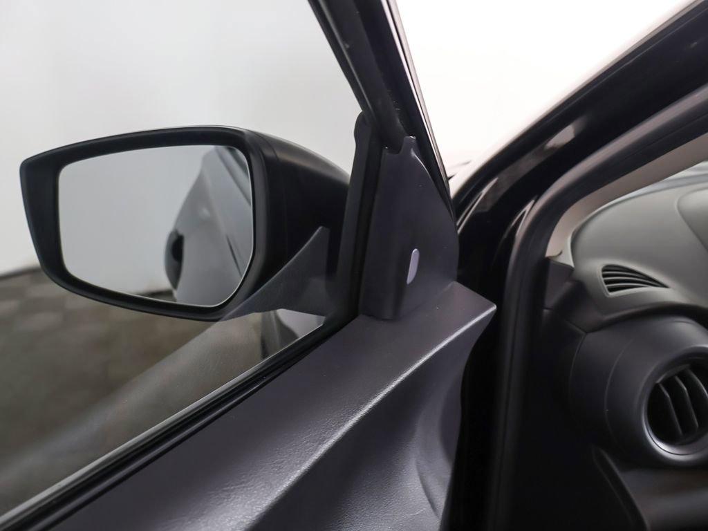 Used 2022 Nissan Kicks S image 31