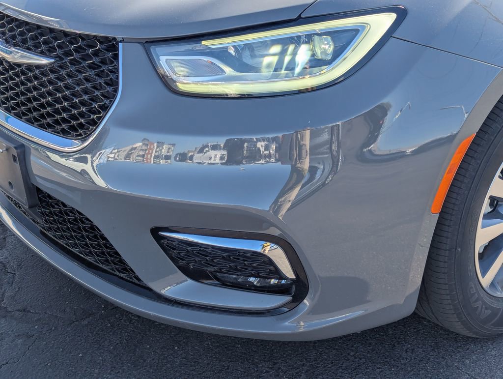 Used 2021 Chrysler Pacifica Touring image 12