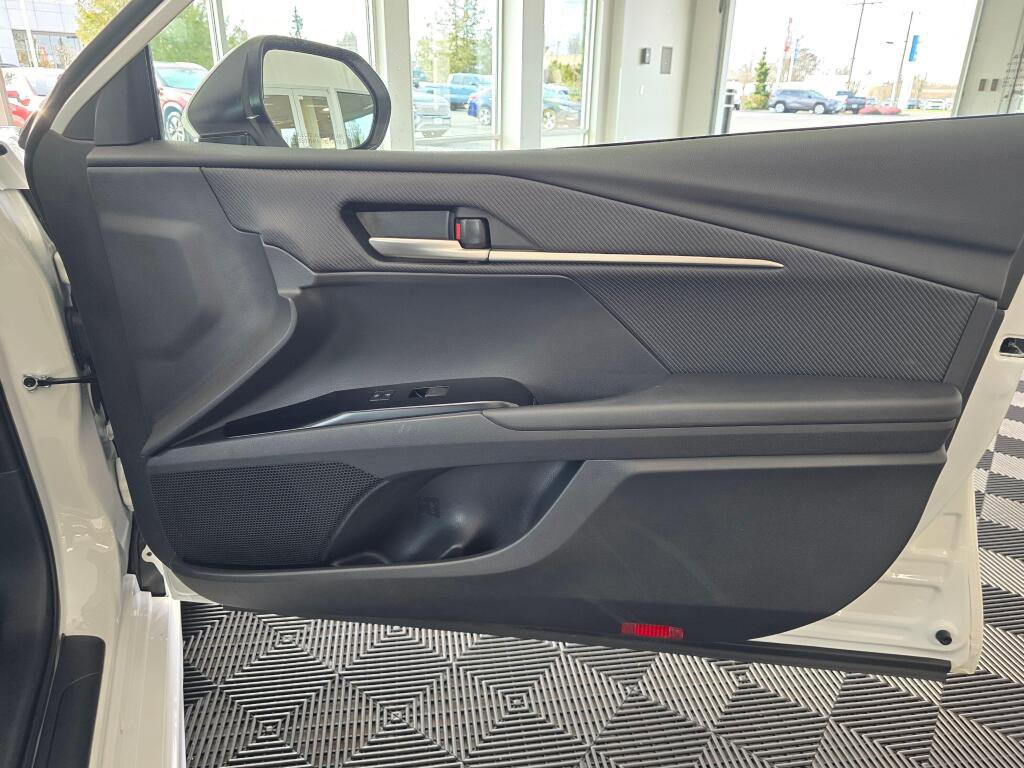 Used 2025 Toyota Camry SE image 90
