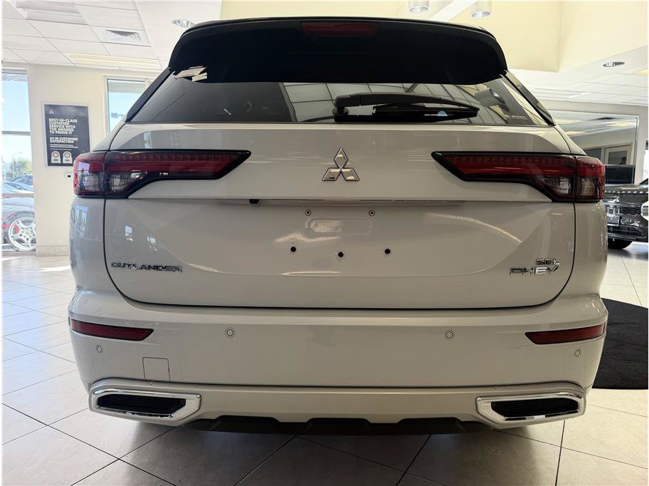 Used 2025 Mitsubishi Outlander 4WD Plug-In Hybrid image 6