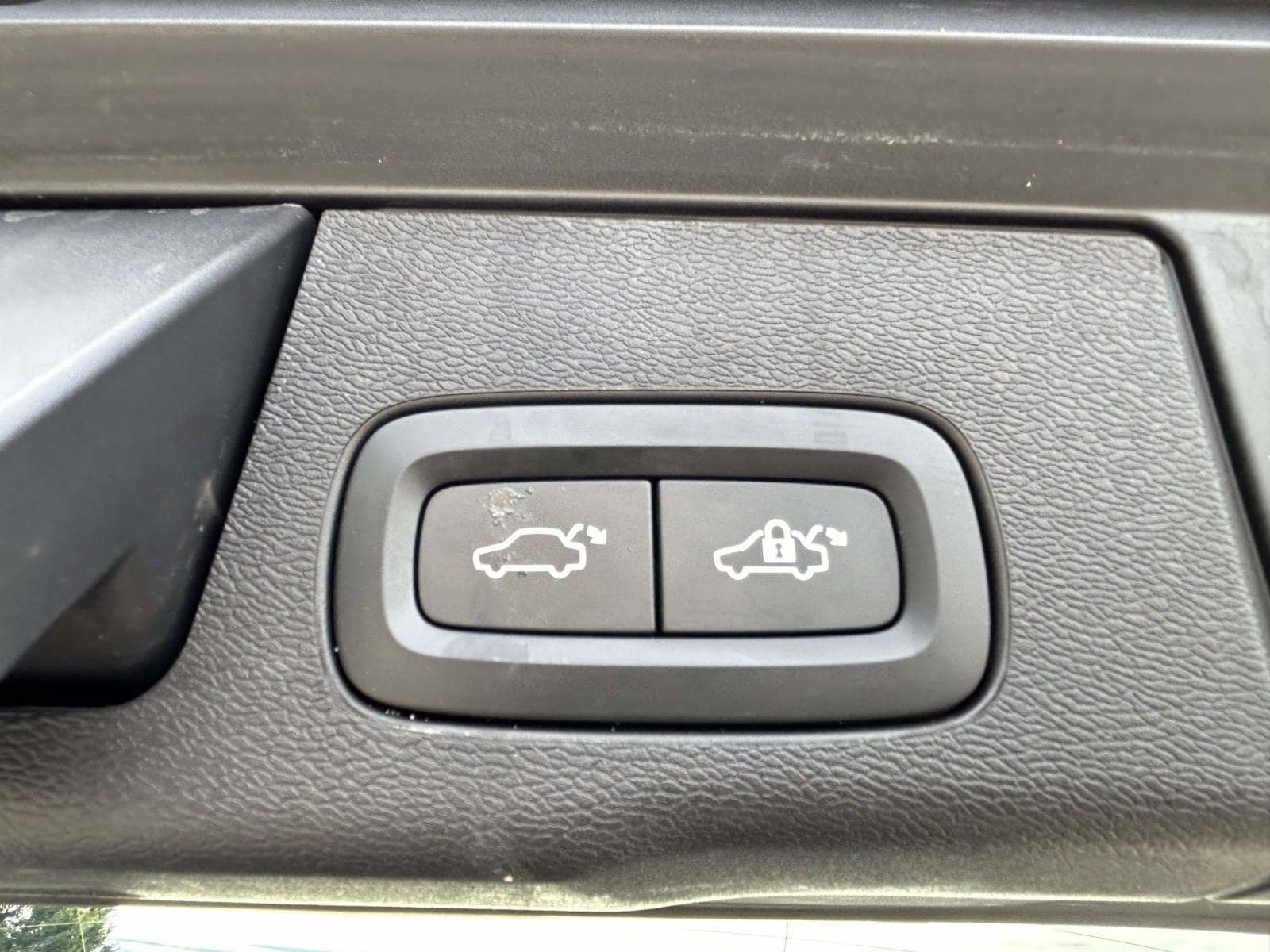 Certified 2023 Volvo XC60 B5 Core AWD/4WD image 18