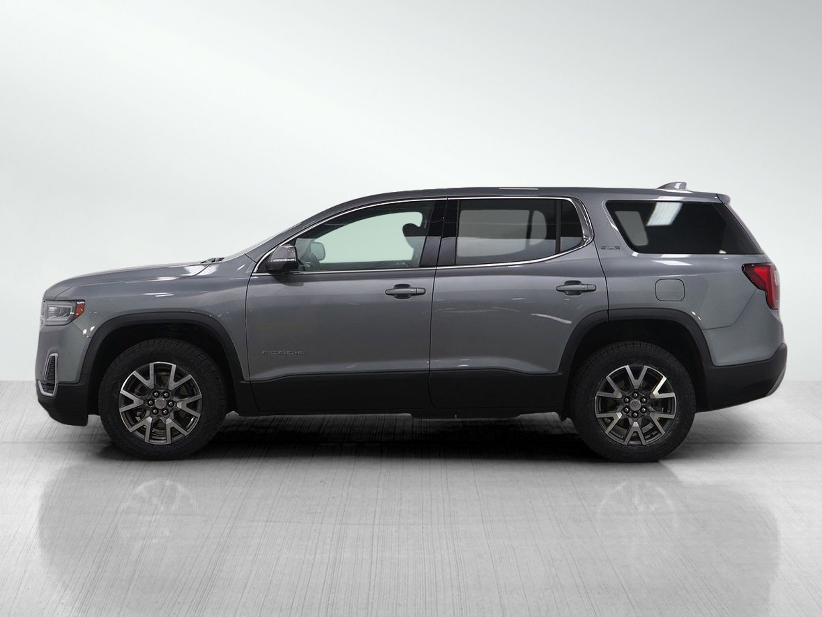 Used 2023 GMC Acadia SLE image 3