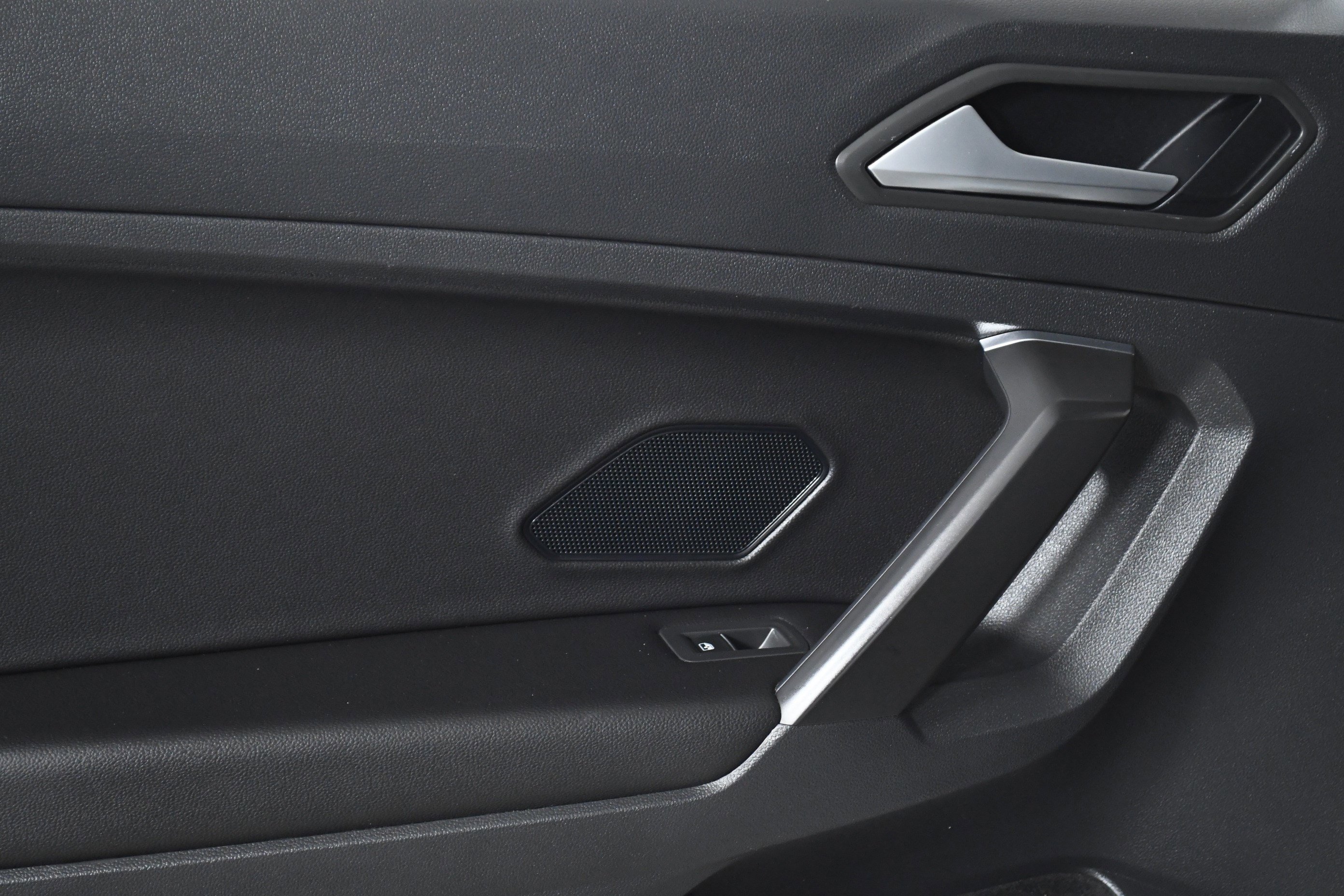 Used 2021 Volkswagen Tiguan SE R-Line image 23