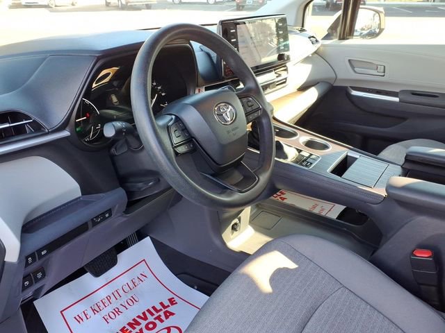 Used 2023 Toyota Sienna LE image 14
