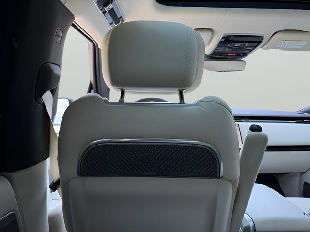 Certified 2025 Land Rover Range Rover Autobiography AWD/4WD image 29
