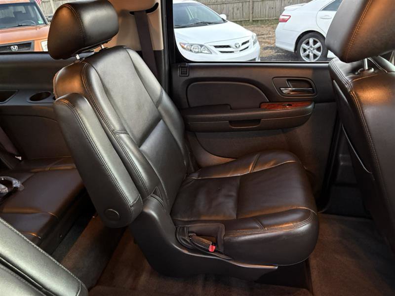 Used 2010 Chevrolet Suburban LTZ image 18