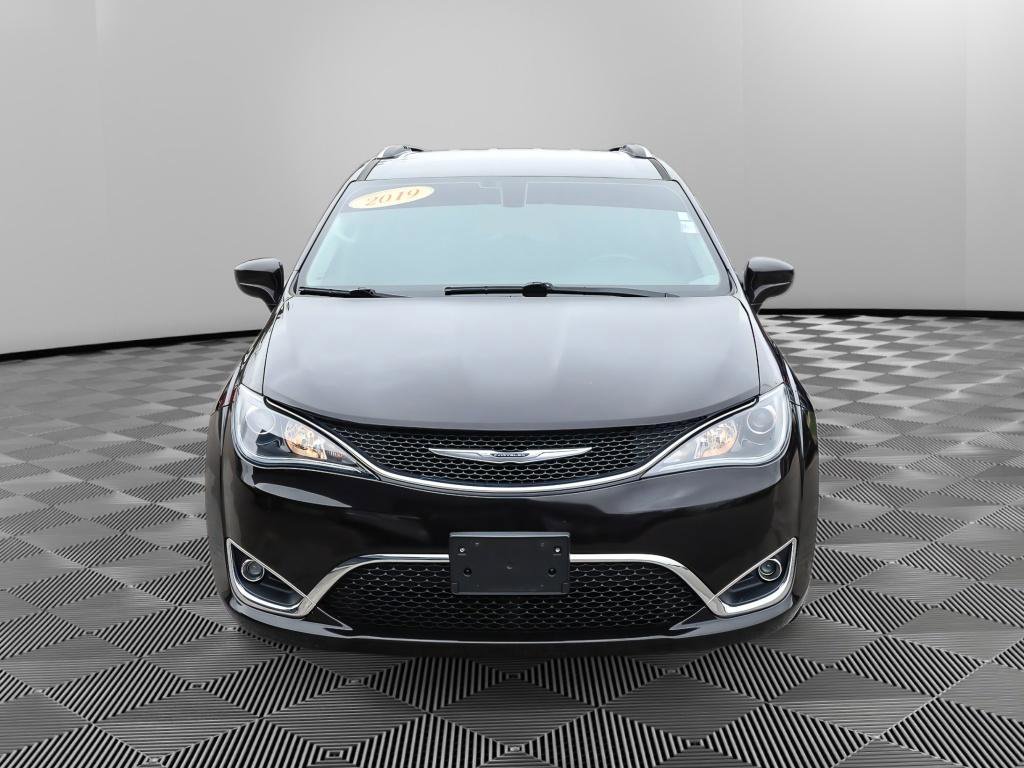 Used 2019 Chrysler Pacifica Touring-L Plus image 10