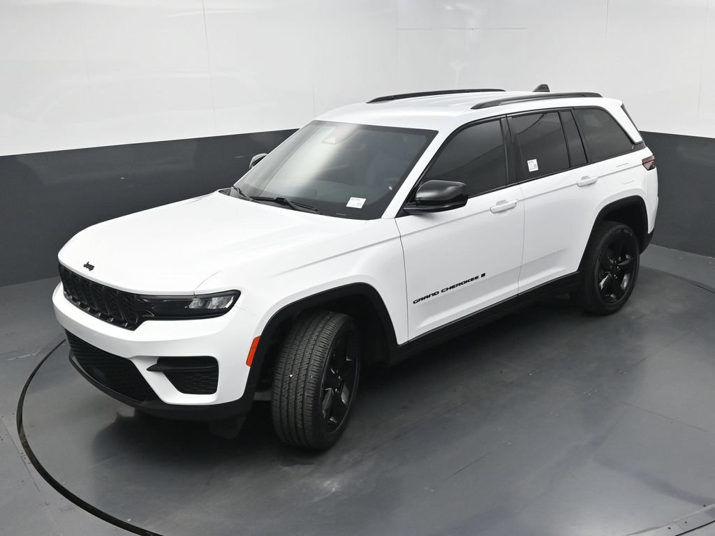Used 2023 Jeep Grand Cherokee Altitude RWD image 34