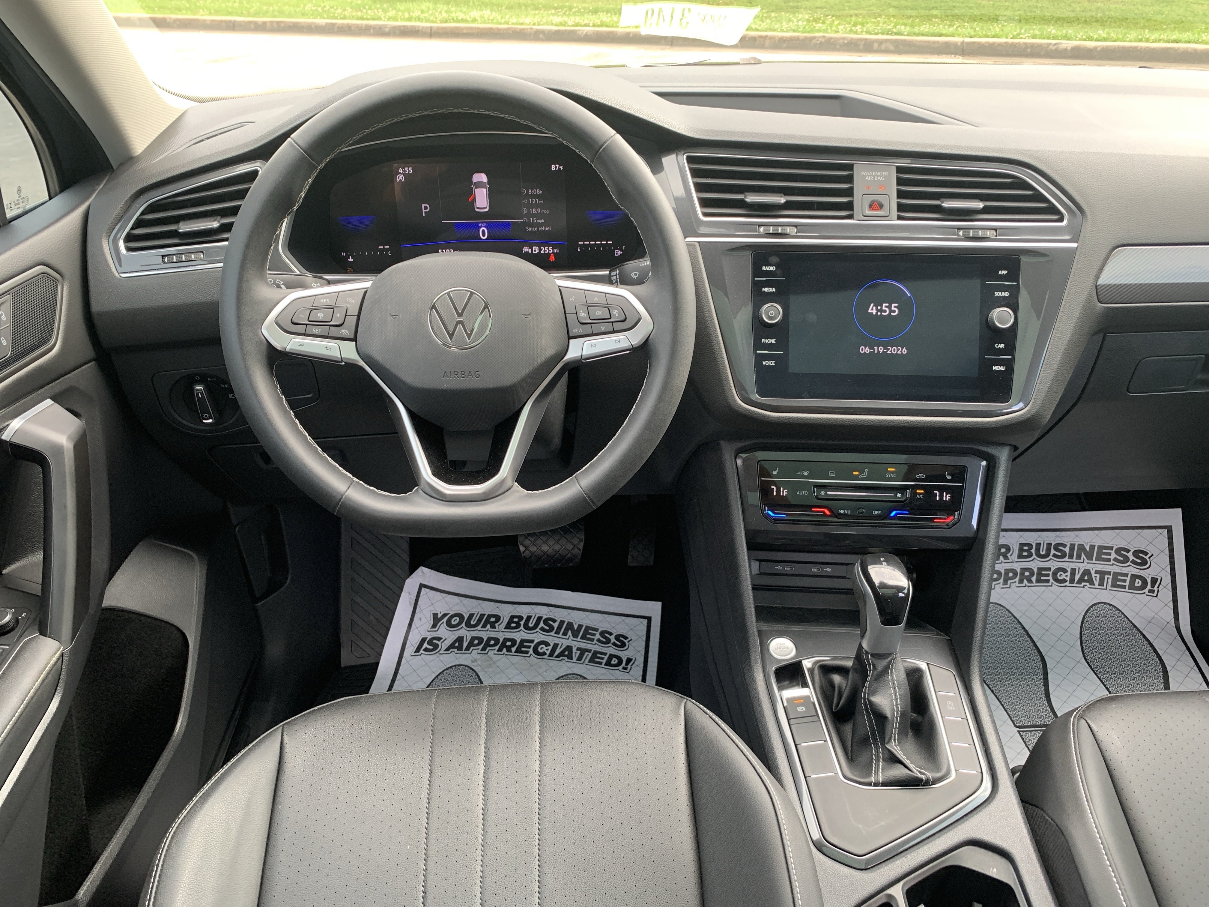 Used 2023 Volkswagen Tiguan SE w/ Panoramic Sunroof Package FWD image 25