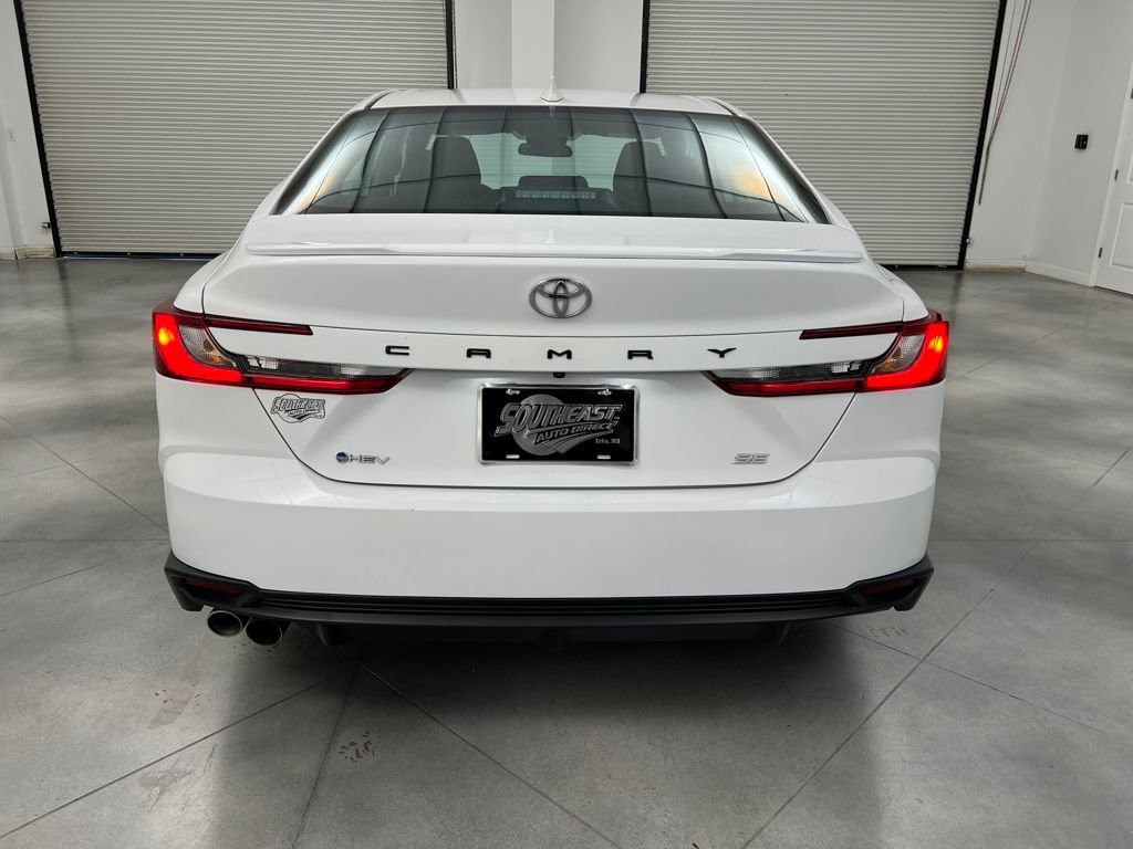 Used 2025 Toyota Camry SE image 6