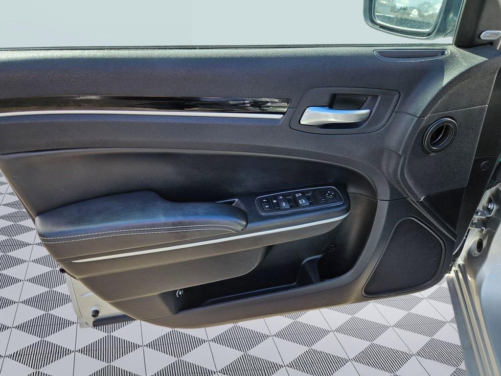 Used 2023 Chrysler 300 S image 10