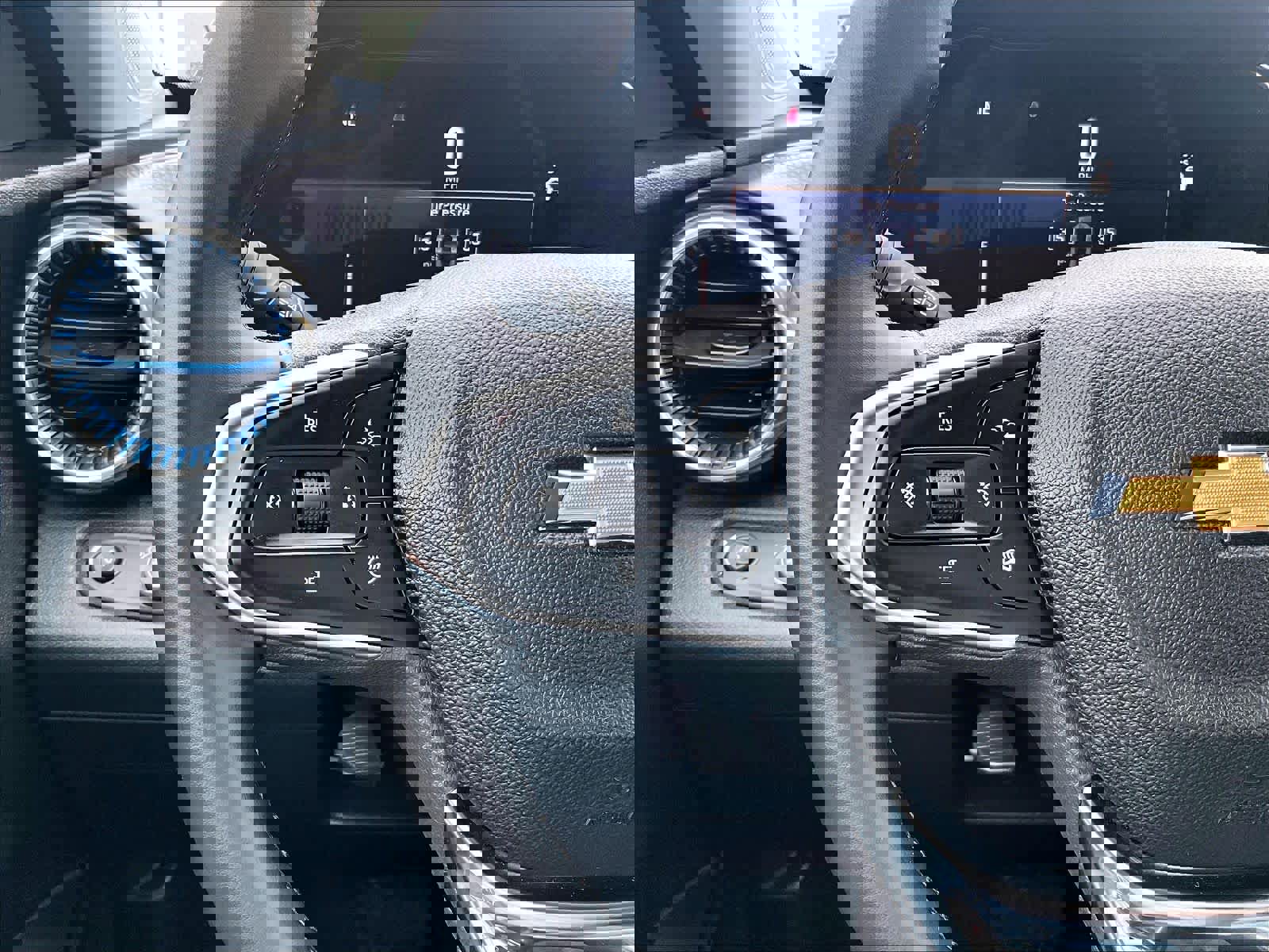 Used 2025 Chevrolet Trax LT w/ LT Convenience Package image 23