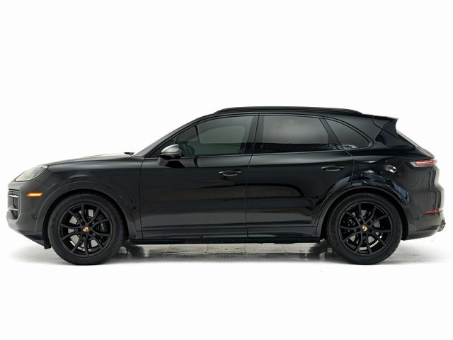 Certified 2025 Porsche Cayenne GTS image 2