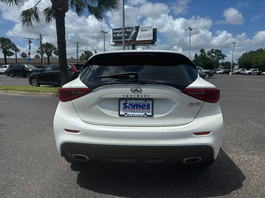 Used 2018 INFINITI QX30 FWD image 4