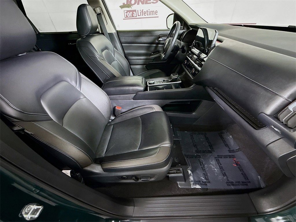 Certified 2023 Nissan Pathfinder SL w/ Black Appearance Package image 33