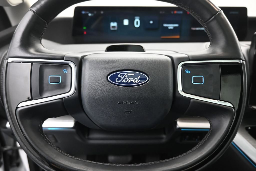 Certified 2025 Ford Expedition Platinum w/ Driver's Package AWD/4WD image 12