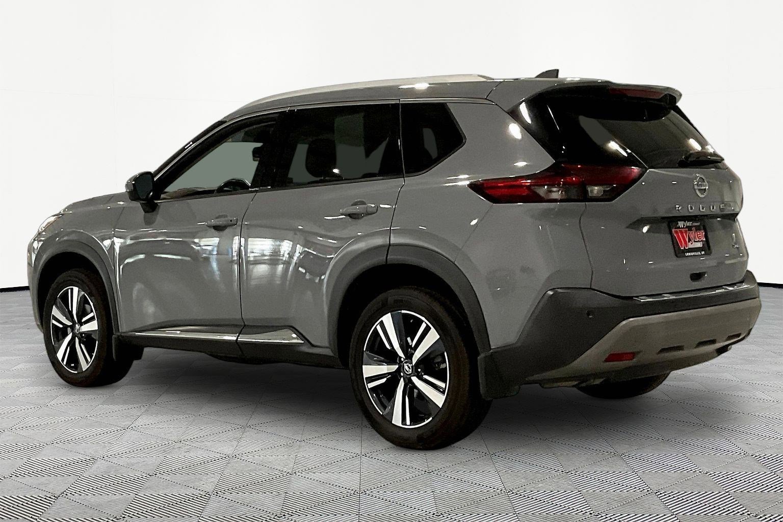Used 2021 Nissan Rogue SL w/ Premium Package FWD image 4