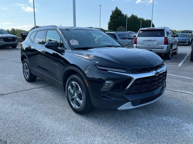 Used 2024 Chevrolet Blazer LT w/ Convenience Package FWD image 3