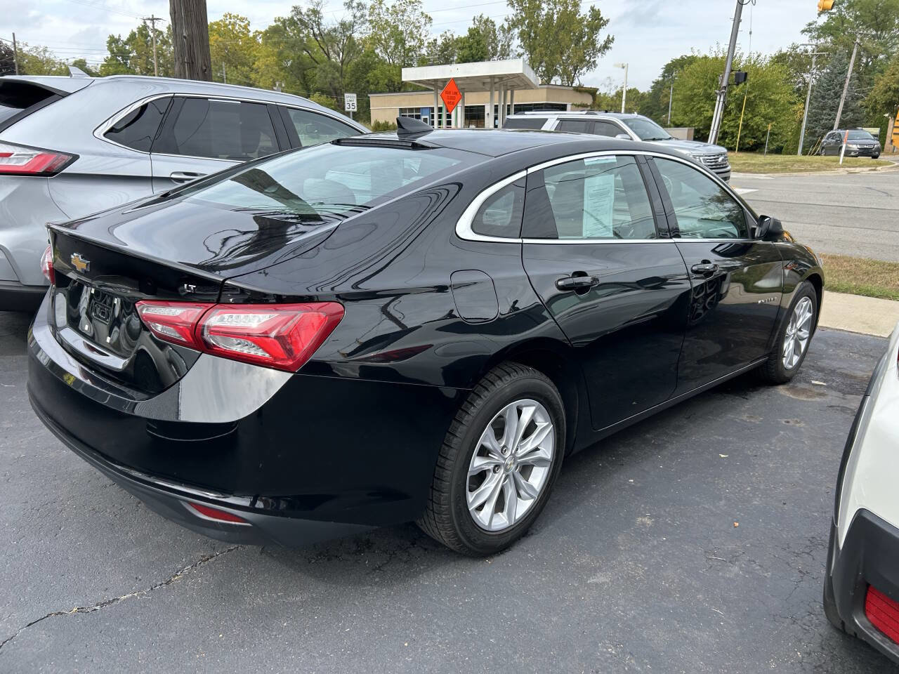 Used 2022 Chevrolet Malibu LT image 2