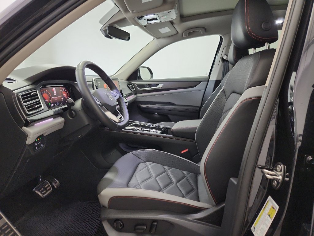 Certified 2025 Volkswagen Atlas Peak Edition SE AWD/4WD image 6