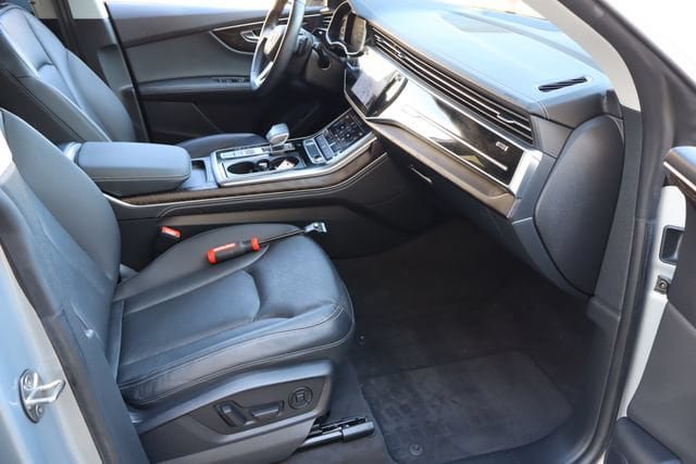 Used 2023 Audi Q8 Premium Plus w/ Premium Plus Package AWD/4WD image 17