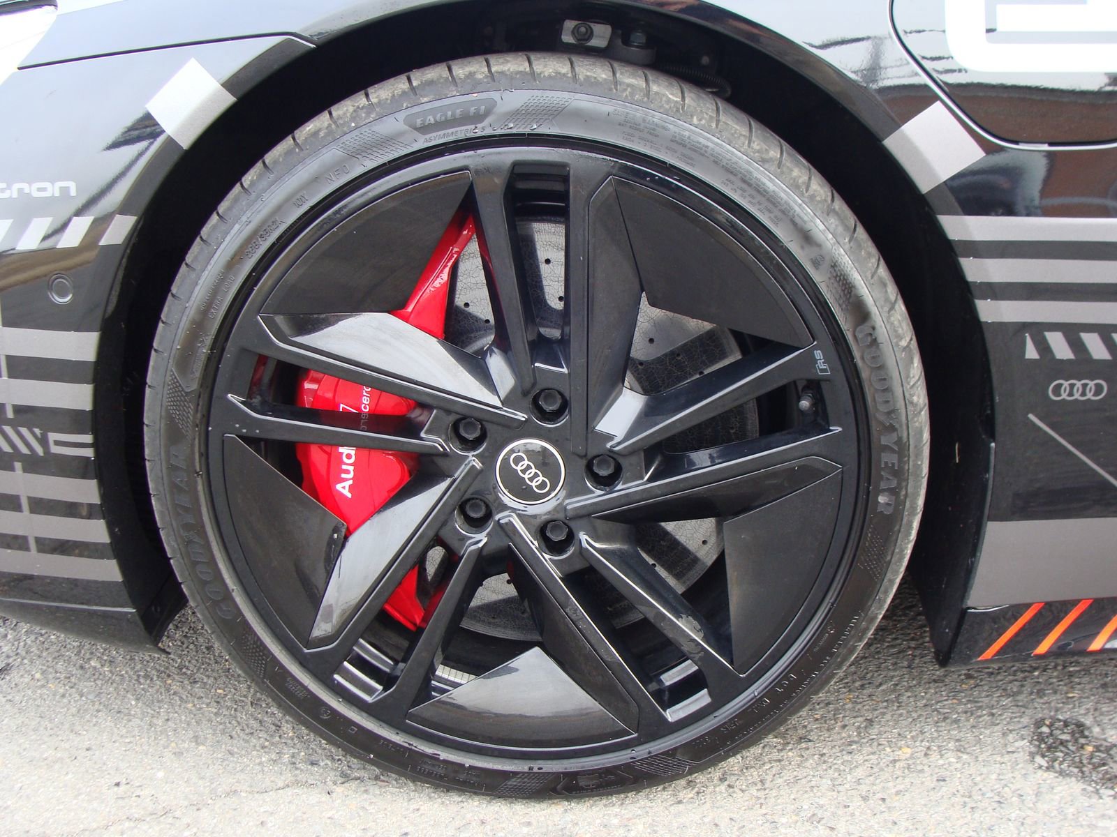 Used 2023 Audi RS e-tron GT AWD/4WD image 39