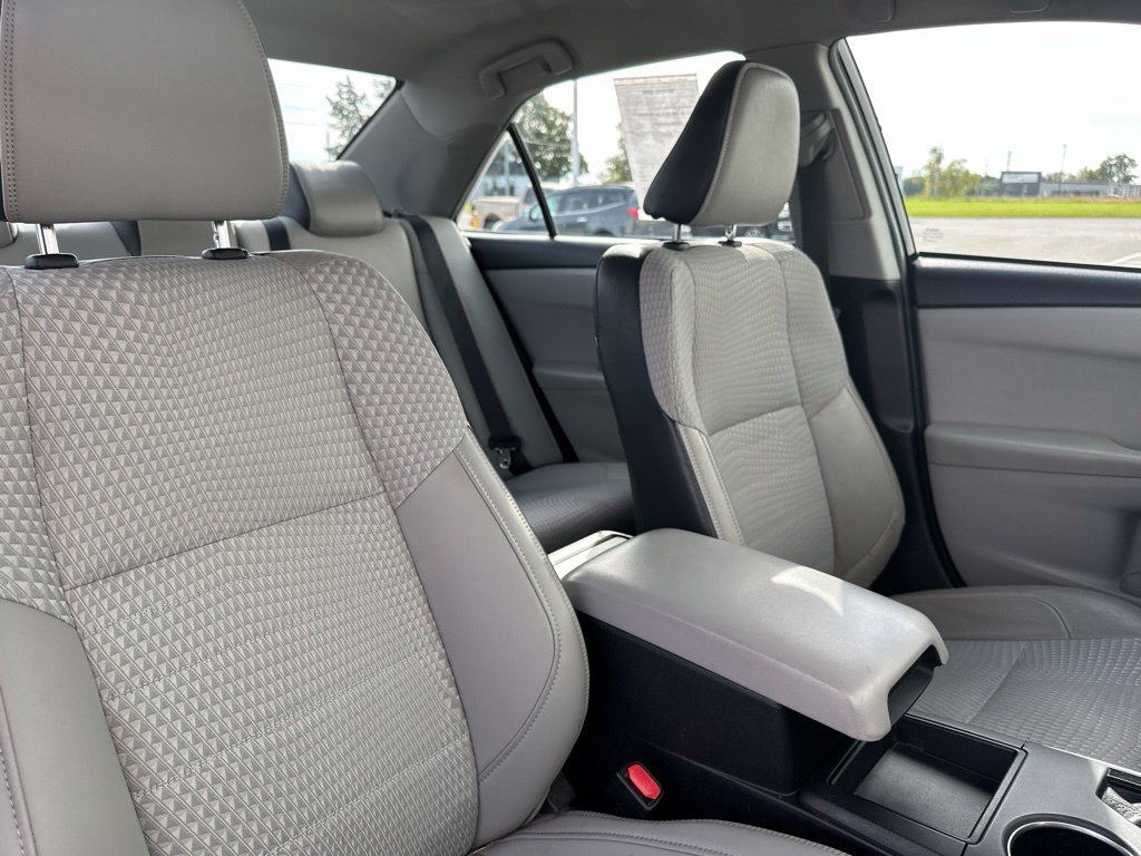 Used 2015 Toyota Camry SE FWD image 31