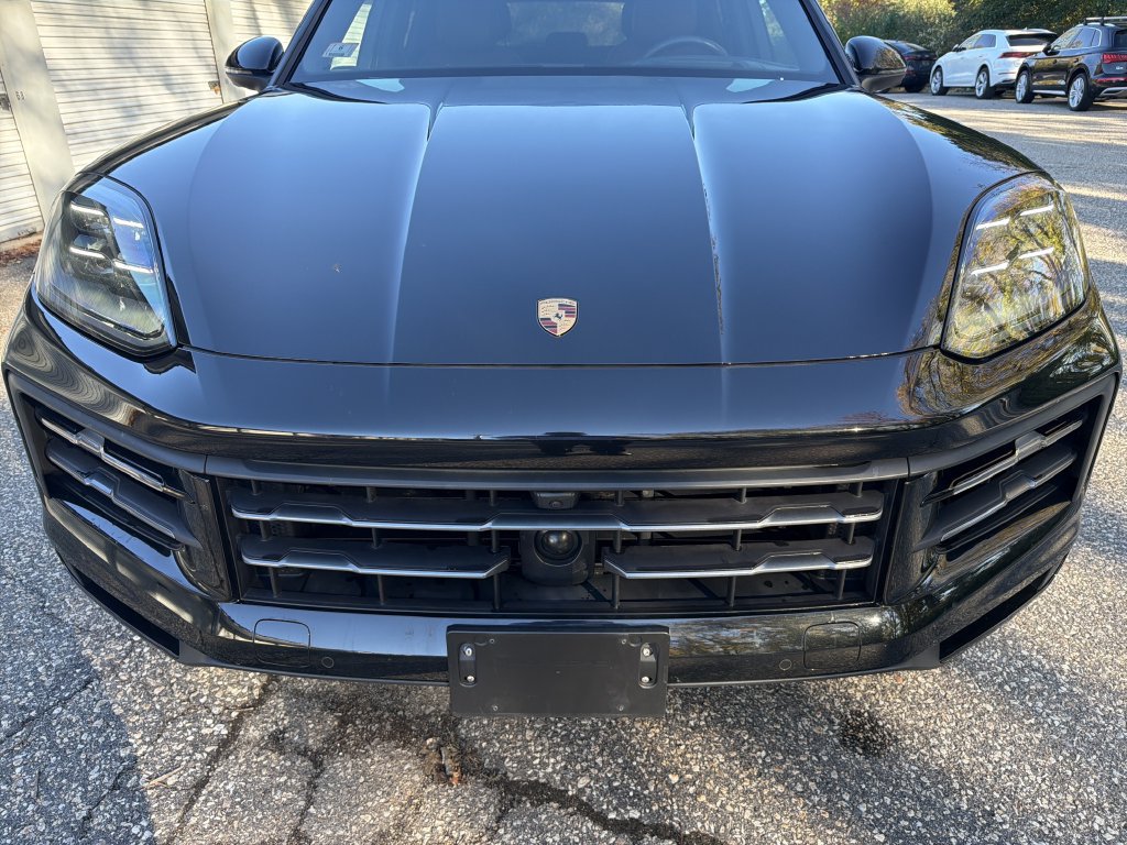 Used 2025 Porsche Cayenne S AWD/4WD image 3