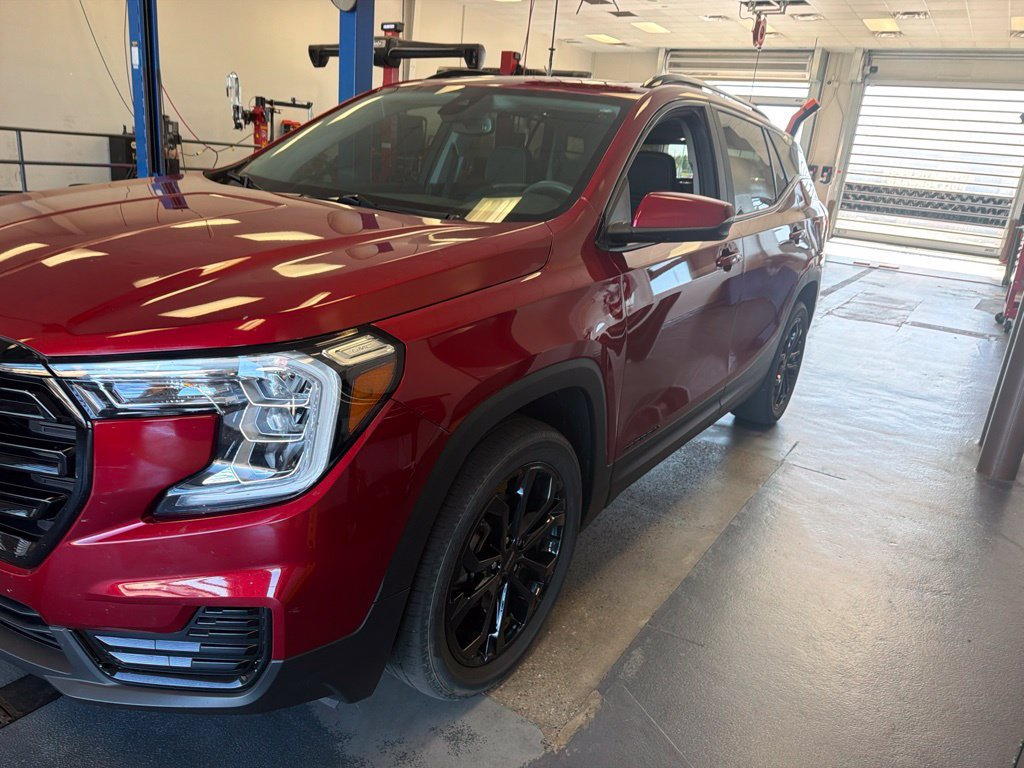 Used 2022 GMC Terrain SLE w/ Driver Convenience Package AWD/4WD image 4