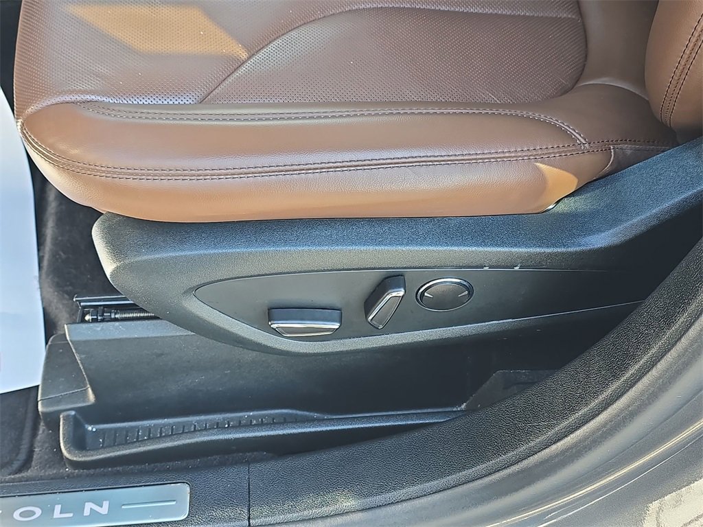 Used 2022 Lincoln Nautilus Reserve w/ Equipment Group 201A image 12