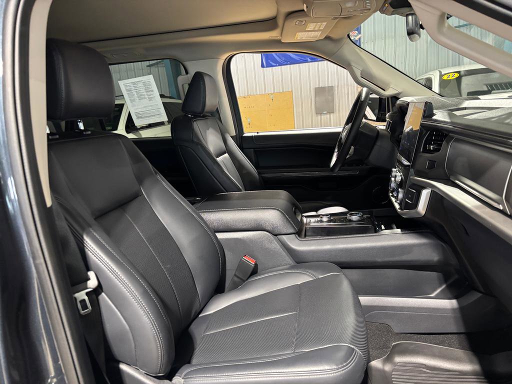 Used 2024 Ford Expedition XLT image 16
