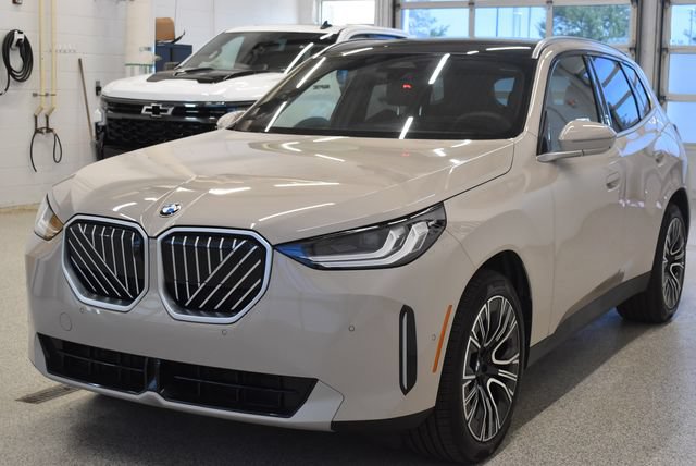 Used 2025 BMW X3 xDrive30i AWD/4WD image 9