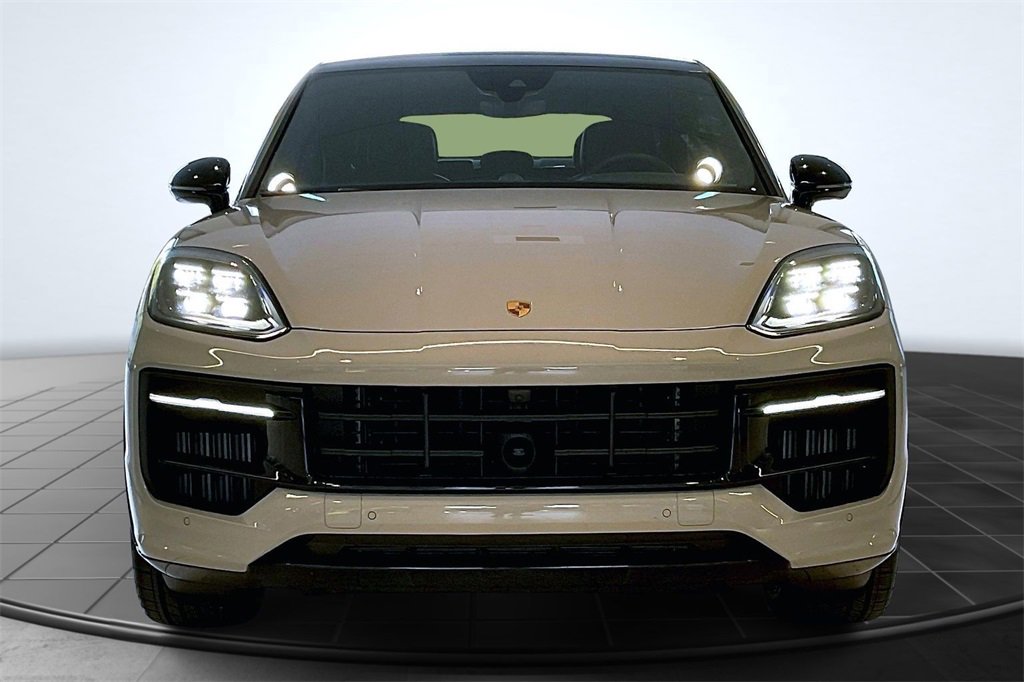 Used 2025 Porsche Cayenne GTS image 3
