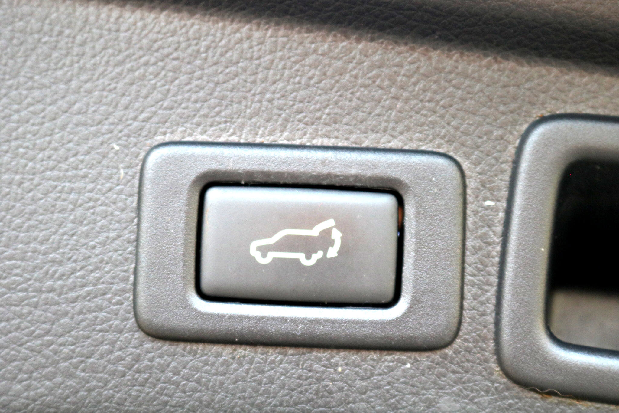 Used 2014 Subaru Forester 2.5i Limited image 35