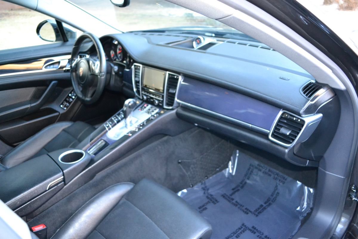Used 2014 Porsche Panamera 4 w/ Premium Package image 32