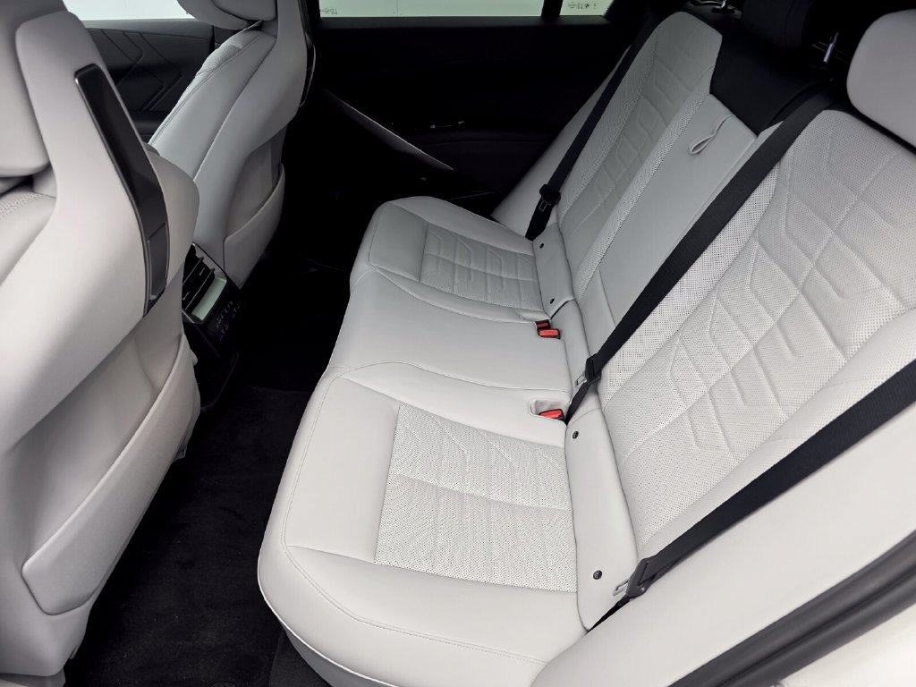 New 2027 BMW X5 xDrive50e w/ Climate Package AWD/4WD image 12