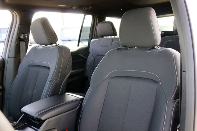 New 2025 Jeep Grand Cherokee L Laredo w/ Luxury Tech Group I RWD image 10