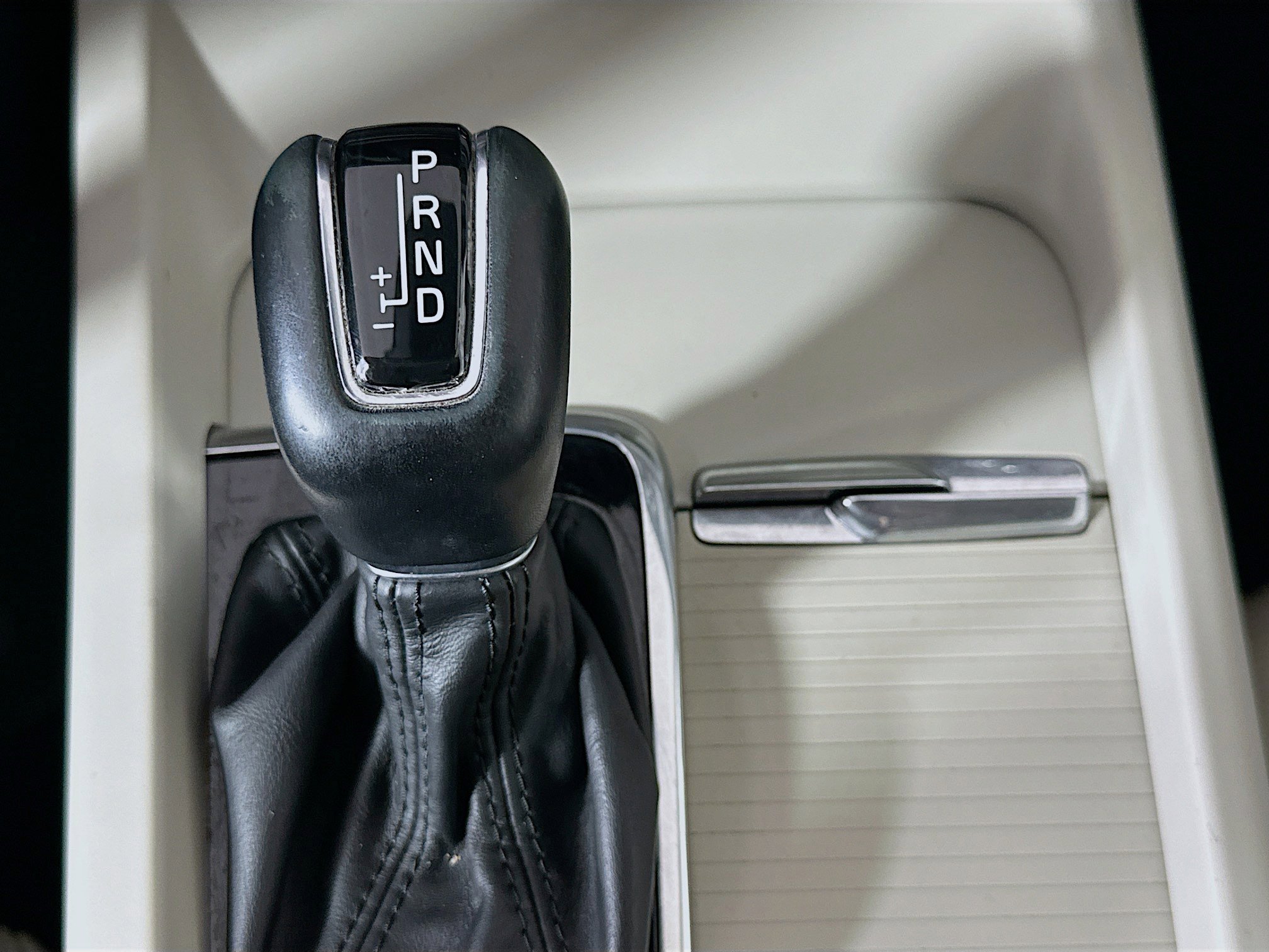 Used 2020 Volvo S60 T6 Momentum image 25