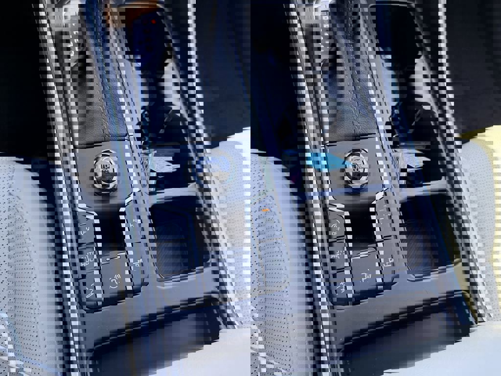 Certified 2025 Kia Sorento S w/ Panoramic Sunroof Package image 32