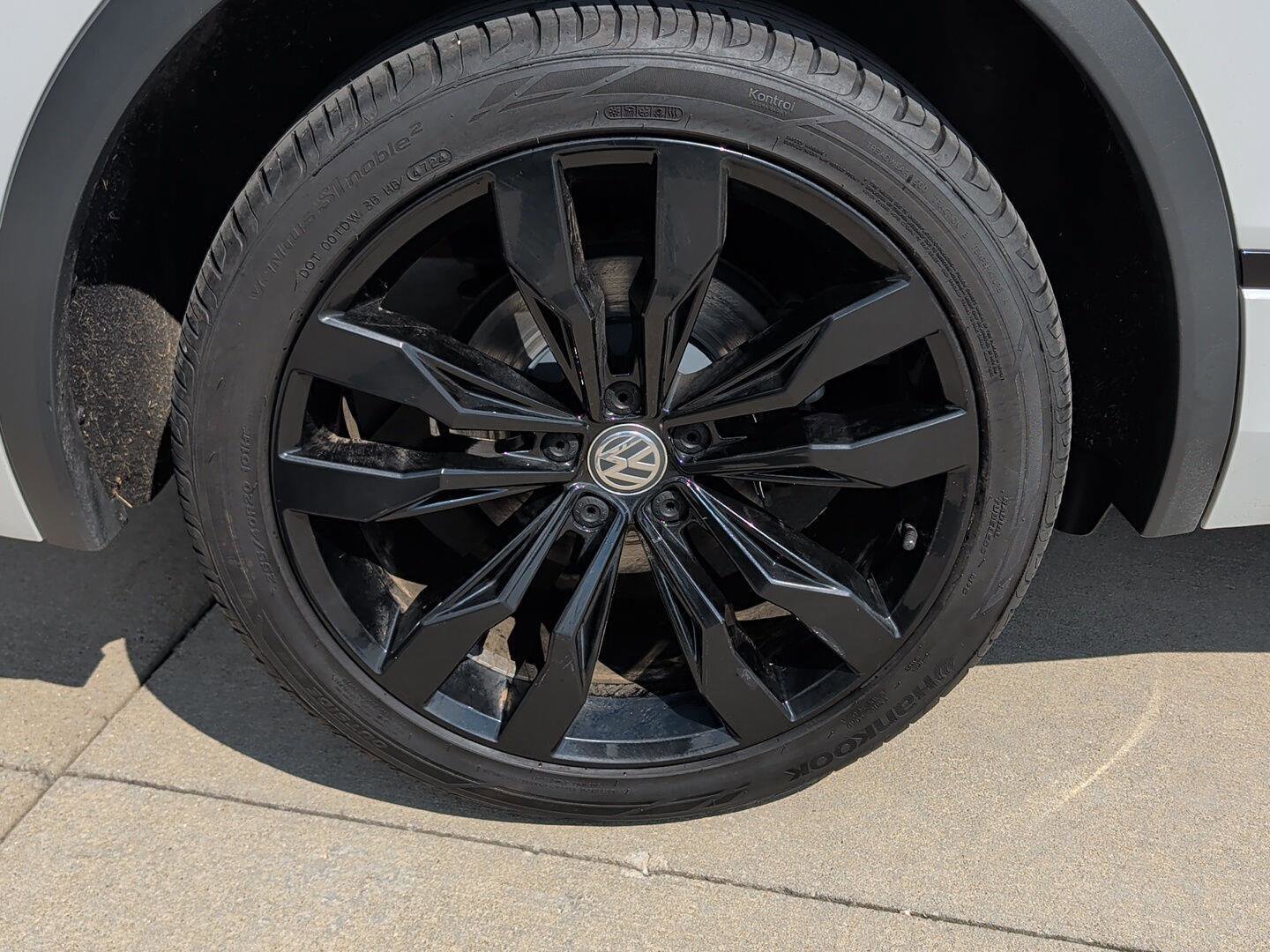 Used 2021 Volkswagen Tiguan SE R-Line image 33