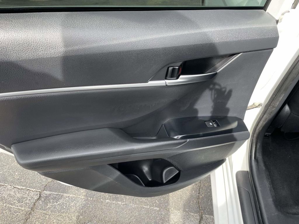 Used 2019 Toyota Camry LE image 18
