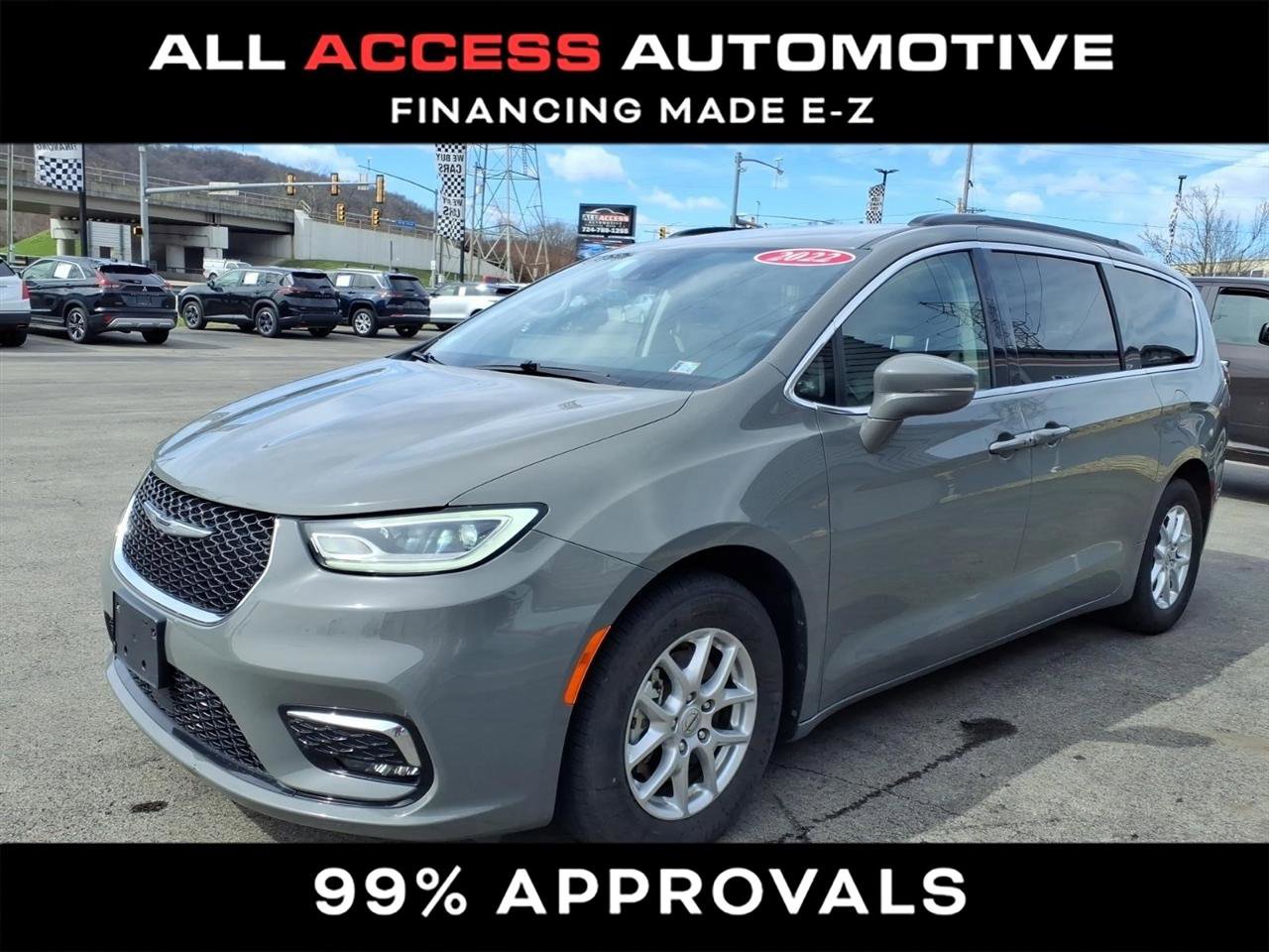 Used 2022 Chrysler Pacifica Touring-L image 4