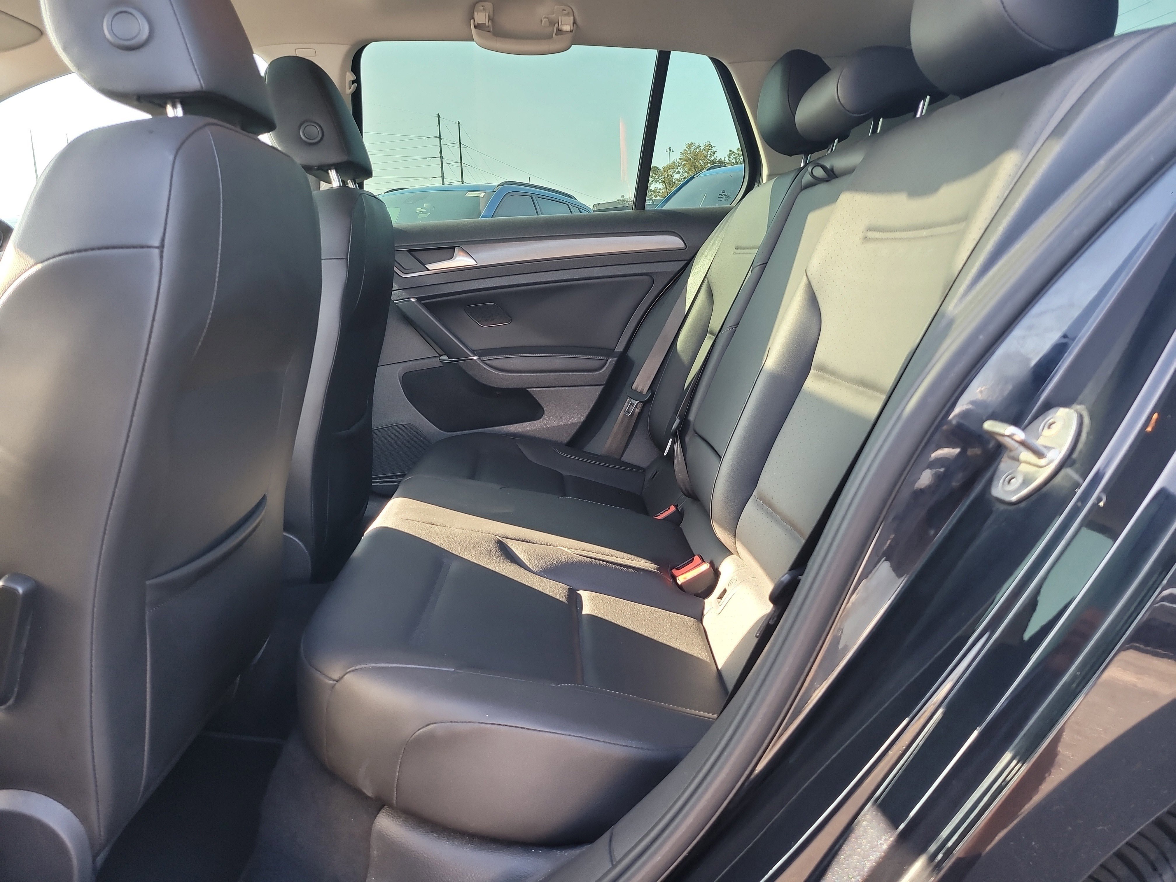 Used 2021 Volkswagen Golf 4-Door image 11